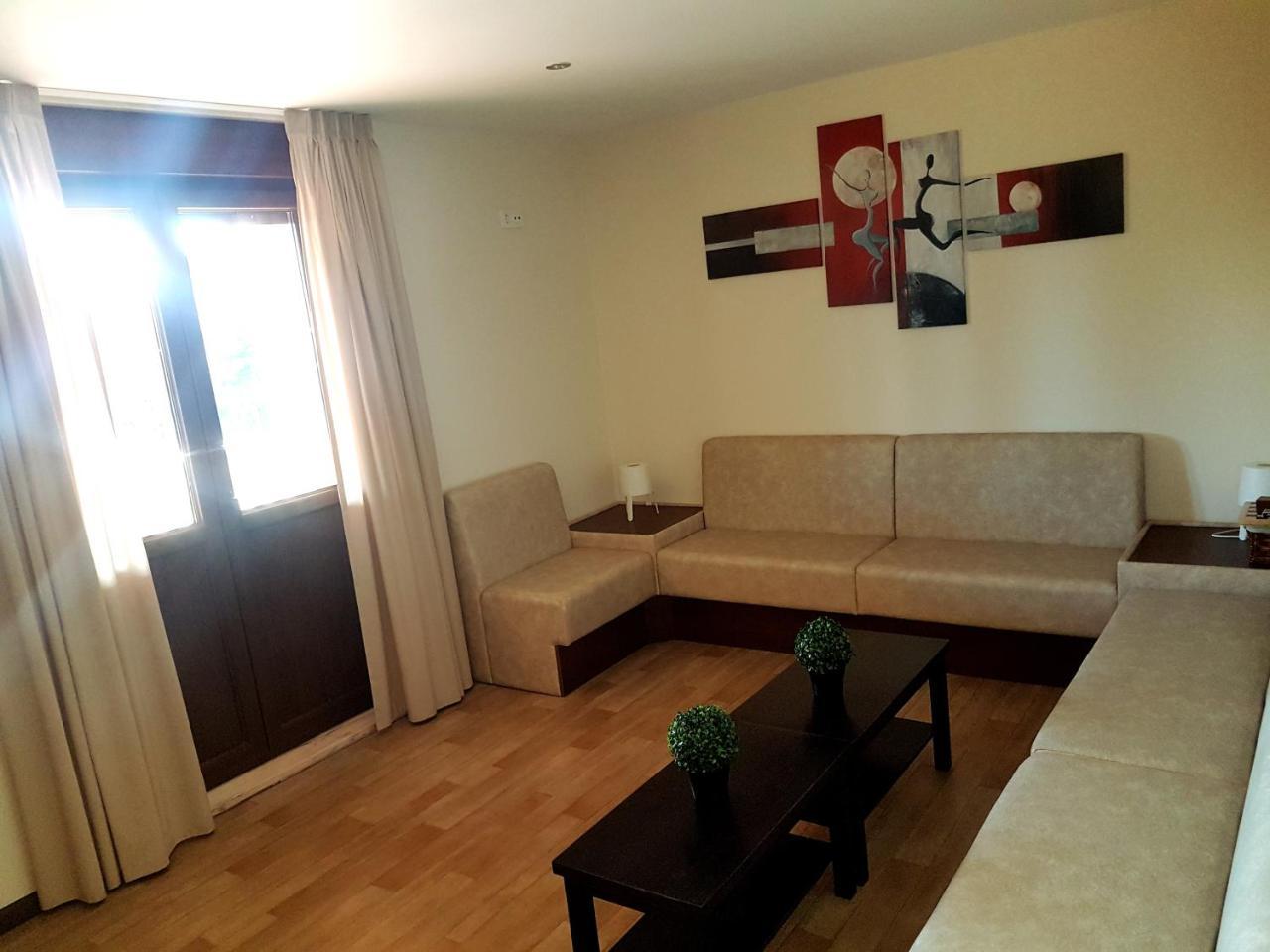 Complejo O Pineiral A Fonsagrada Hotel Bagian luar foto
