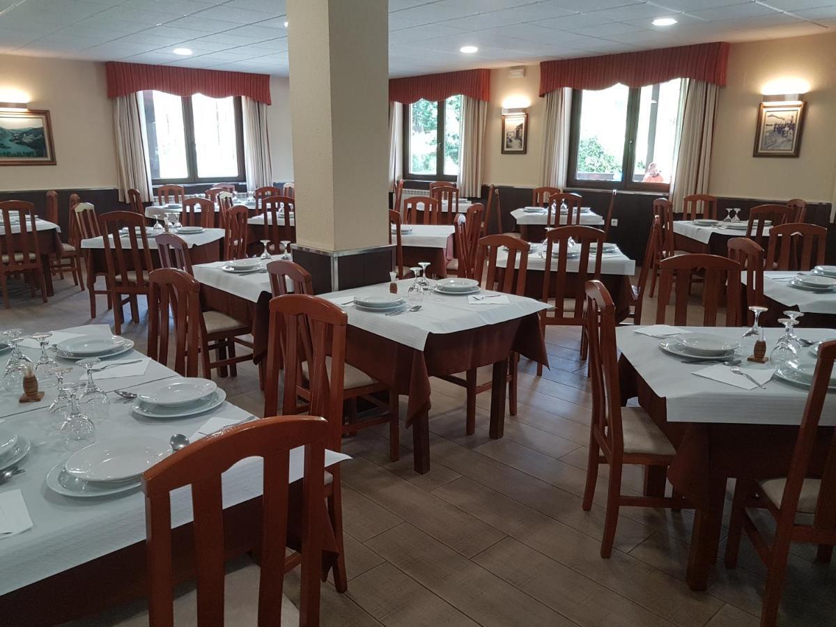 Complejo O Pineiral A Fonsagrada Hotel Bagian luar foto